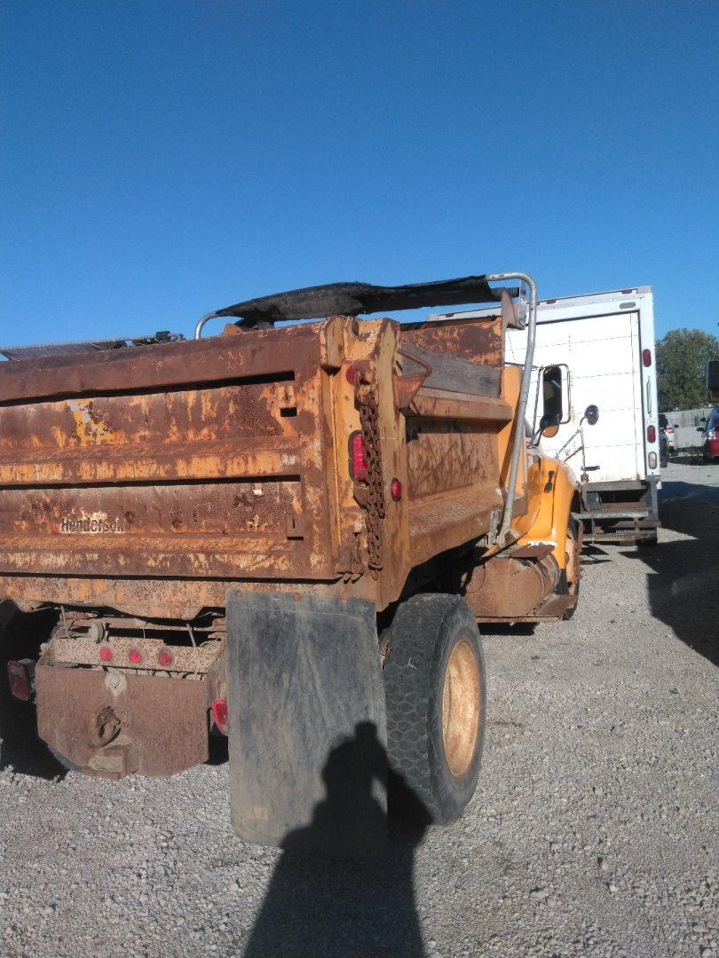 2004 FORD F650