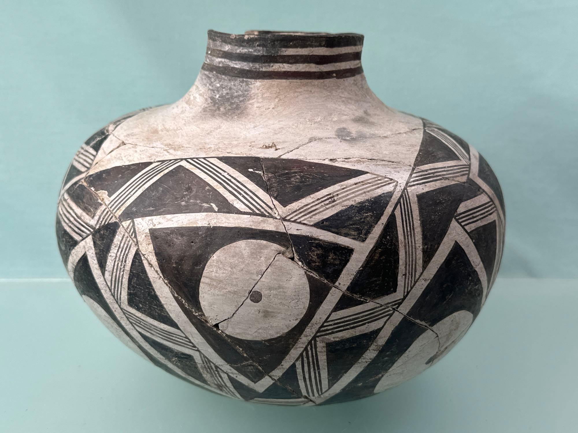 HIGHLIGHT 9"x11" Snowflake Black on White Olla Anasazi, Arizona, 95% Complete, Broken and Reglued