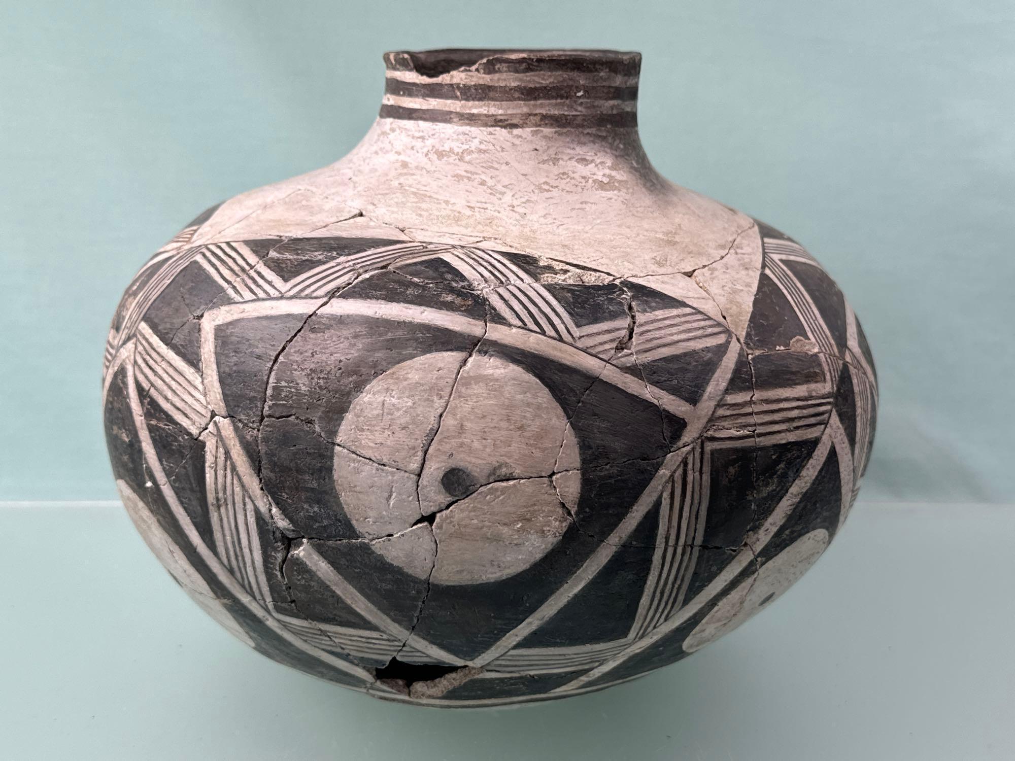 HIGHLIGHT 9"x11" Snowflake Black on White Olla Anasazi, Arizona, 95% Complete, Broken and Reglued