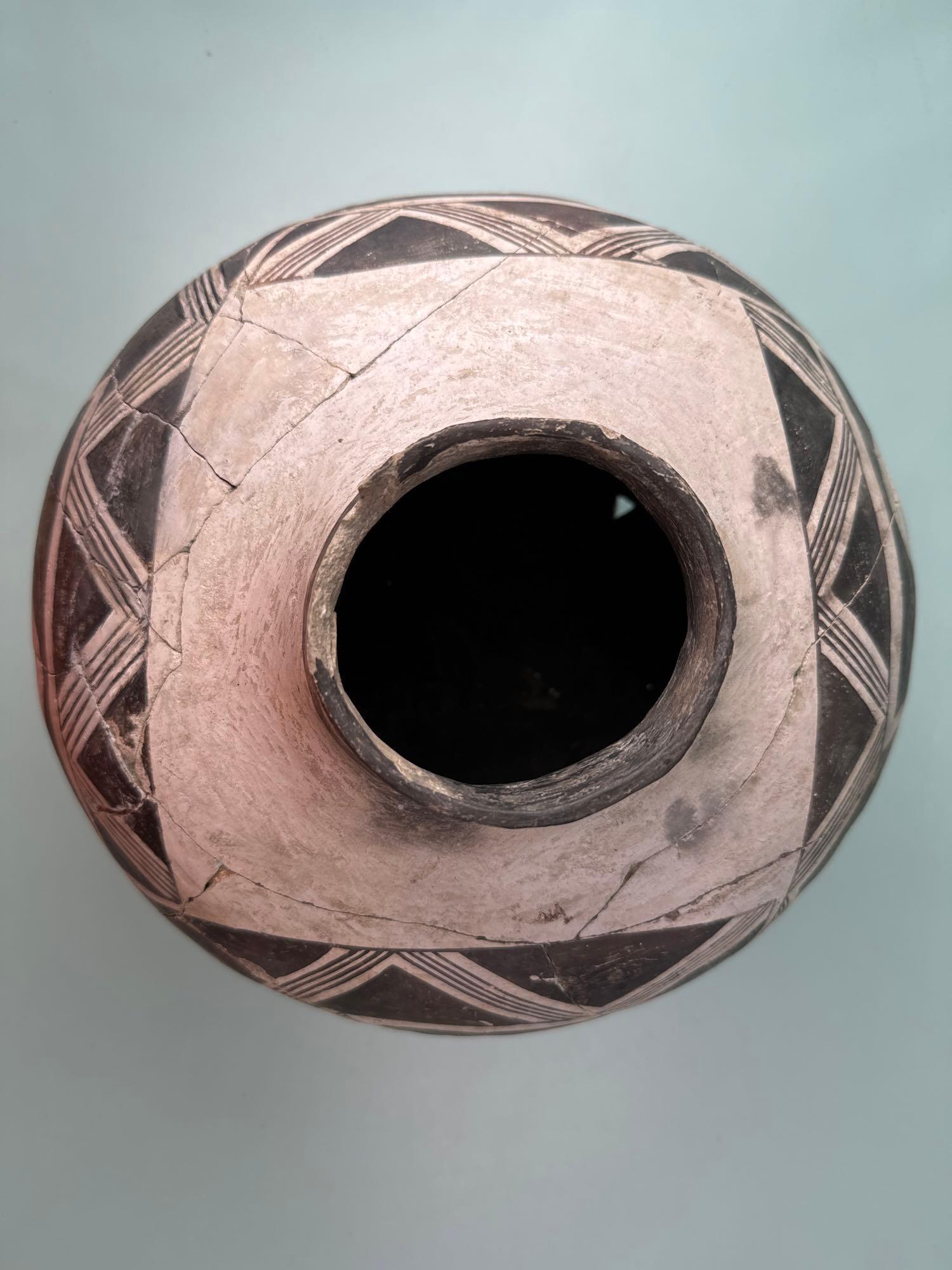 HIGHLIGHT 9"x11" Snowflake Black on White Olla Anasazi, Arizona, 95% Complete, Broken and Reglued