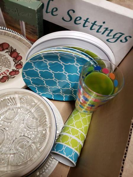 BOX OF MISC HOUSEHOLD