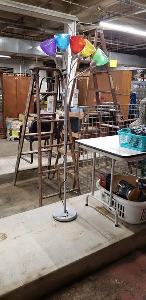 FLOOR LAMP