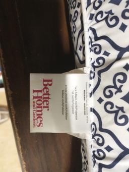 LOT OF 3 THROW PILLOWS