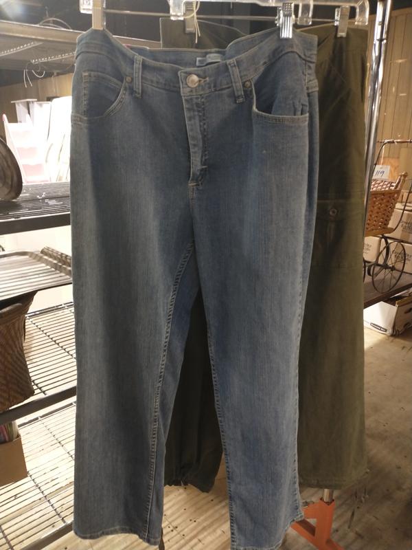 2 PAIRS OF WOMENS JEANS SIZE 14