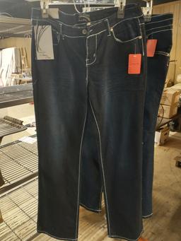2 PAIRS OF WOMENS JEANS SIZE 15