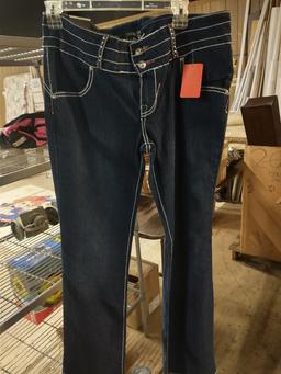 2 PAIRS OF WOMENS JEANS SIZE 15