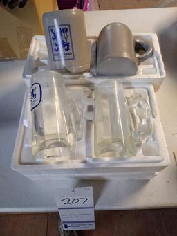 SET OF LOWENBRAU MUNICH MUGS