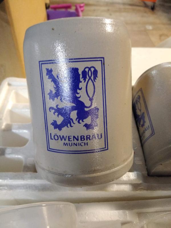 SET OF LOWENBRAU MUNICH MUGS