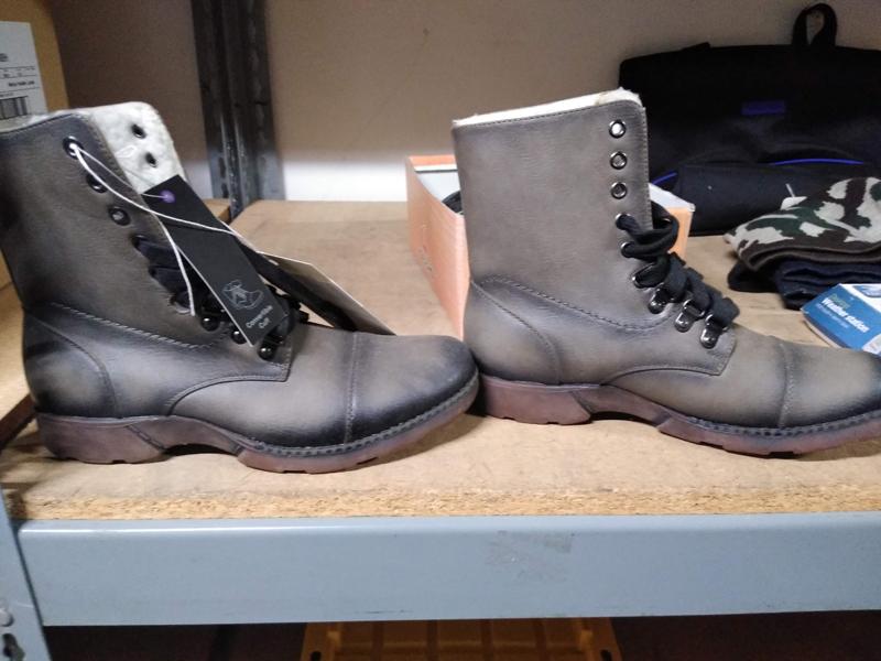 SHOES AND BOOTS SIZE 7 AND 7.5