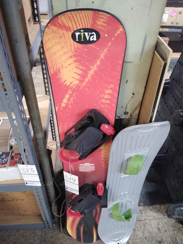 SET OF SNOW BOARDS
