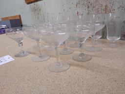 LOT OF GLASSWARE