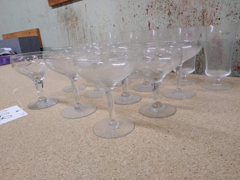 LOT OF GLASSWARE