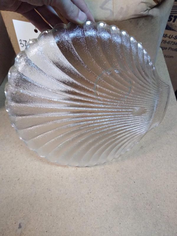 16 GLASS SEA SHELL APPETIZER PLATES