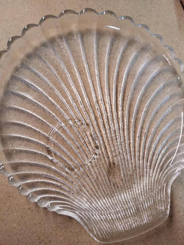16 GLASS SEA SHELL APPETIZER PLATES