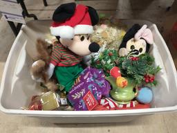 LOT OF DÉCOR WITH TOTE