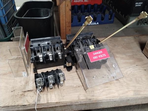 2 ALLEN BRADLEY DISCONNECTS 149V-DS60