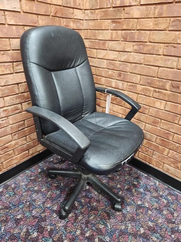 HIGHBACK ROLLING ARM OFFICE CHAIR