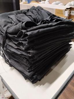 LOT OF BLACK CLOTH NAPKINS AND APRON