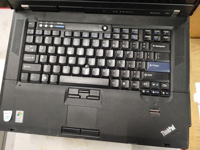 LOT OF 4 LENOVO THINK PADS L512 AND R61I