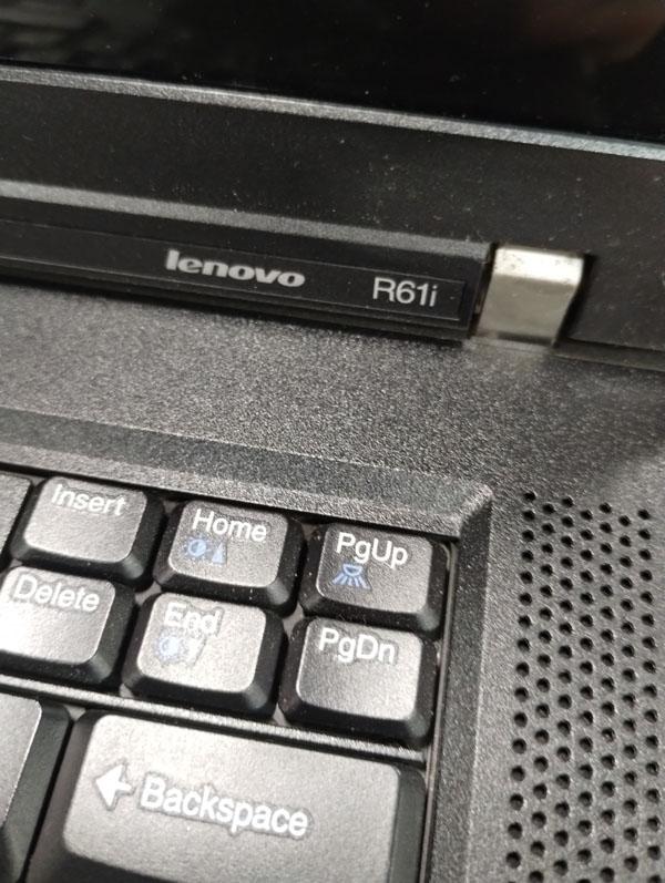 LOT OF 4 LENOVO THINK PADS L512 AND R61I