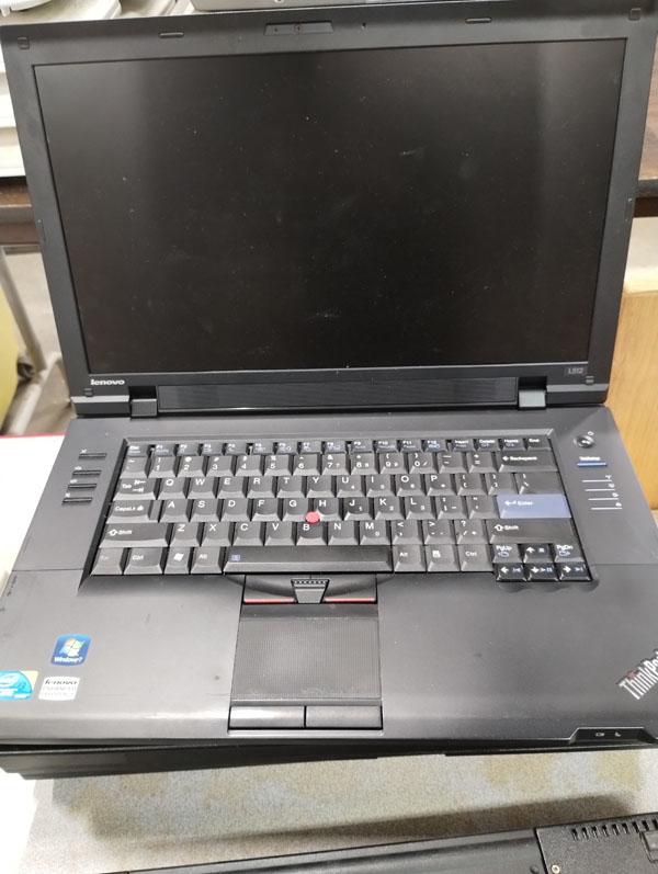 LOT OF 4 LENOVO THINK PADS L512 AND R61I