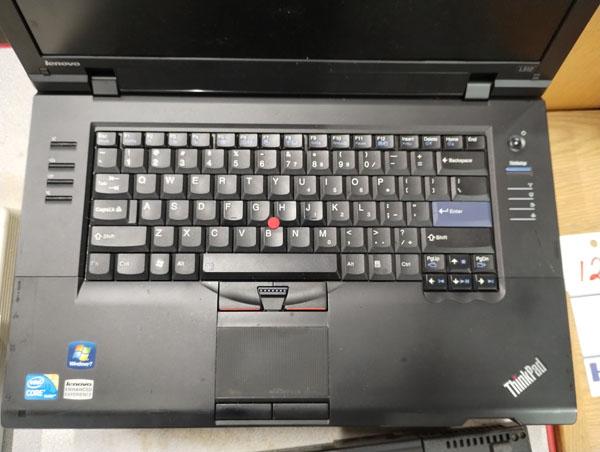 LOT OF 4 LENOVO THINK PADS L512 AND R61I