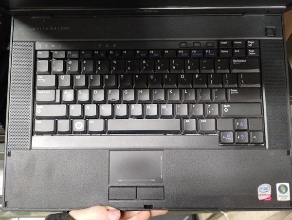 LOT OF 5 DELL LATITUDE E5500 LAPTOPS