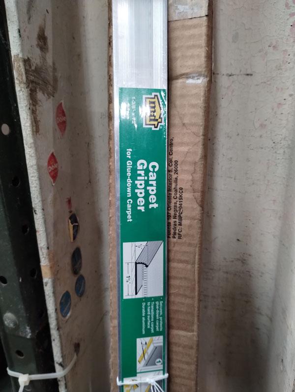 BOX OF CARPET GRIPPERS 1-1/3" X 72"