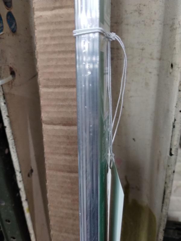 BOX OF CARPET GRIPPERS 1-1/3" X 72"
