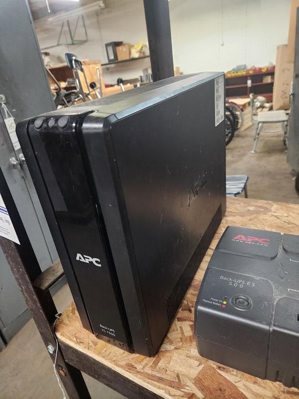 LOT OF 2 ASST APC BATTERY BACK-UPS AND SURGE PROCTECTIONS