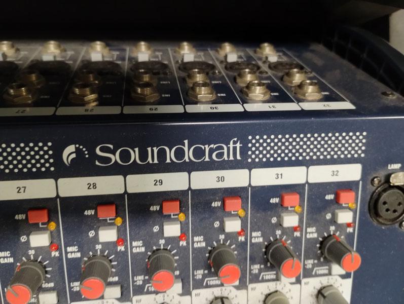 SOUNDCRAFT RW5692SM150999 PROFESSIONAL AUDIO MIXER IN PORTABLE STORAGE CASE