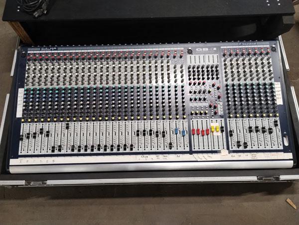 SOUNDCRAFT RW5692SM150999 PROFESSIONAL AUDIO MIXER IN PORTABLE STORAGE CASE