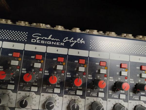 SOUNDCRAFT RW5692SM150999 PROFESSIONAL AUDIO MIXER IN PORTABLE STORAGE CASE