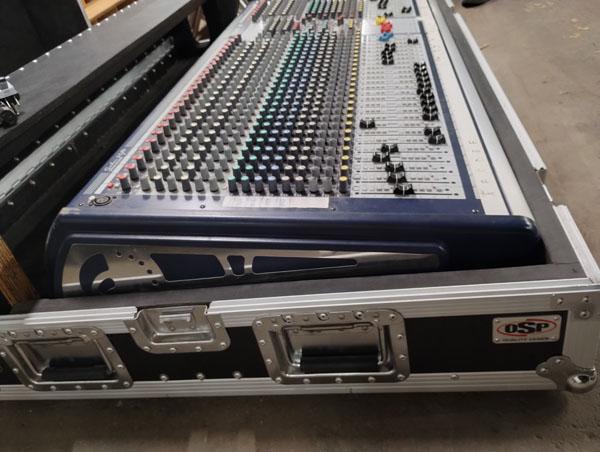 SOUNDCRAFT RW5692SM150999 PROFESSIONAL AUDIO MIXER IN PORTABLE STORAGE CASE