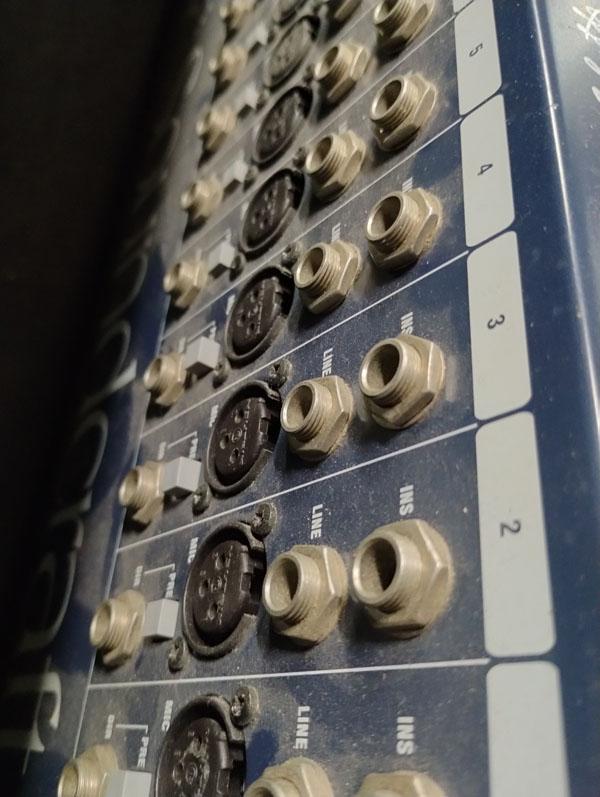 SOUNDCRAFT RW5692SM150999 PROFESSIONAL AUDIO MIXER IN PORTABLE STORAGE CASE