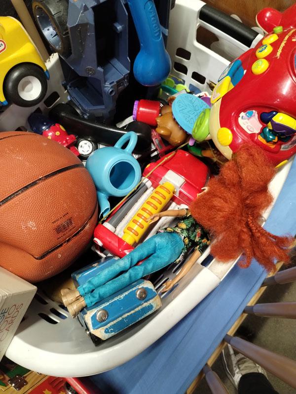 LOT OF ASSORTED TOYS