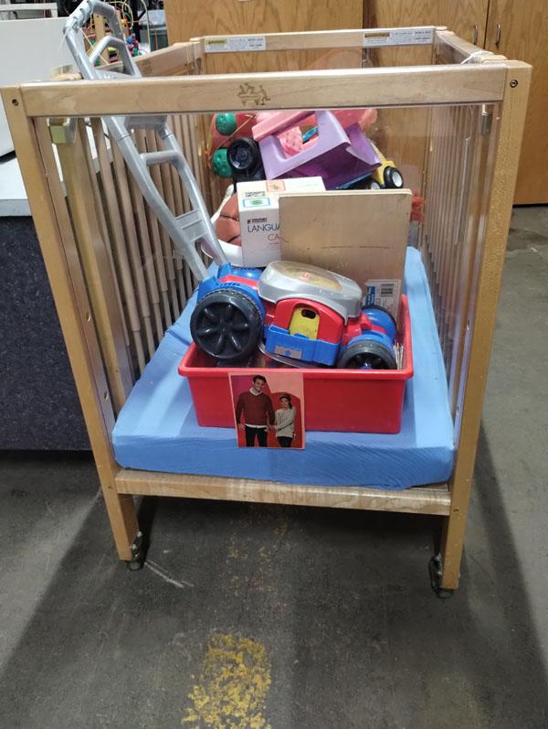 COMMUNITY PLAYTHINGS BACKSAFE CLEAR VIEW CRIB 40"x26"x37x