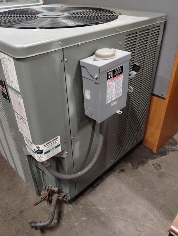 RUUD A/C UNIT MODEL:13ACN60A01 - PHASE 3, 208/230VOLTS, 60 HERTZ