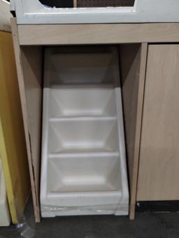 CHANGING TABLE WITH SINK AND PULL OUT STEPS   59"x24"x38"