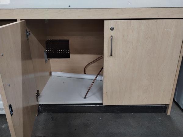 CHANGING TABLE WITH SINK AND PULL OUT STEPS   59"x24"x38"