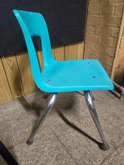 4 ASSORTED KIDS CHAIRS