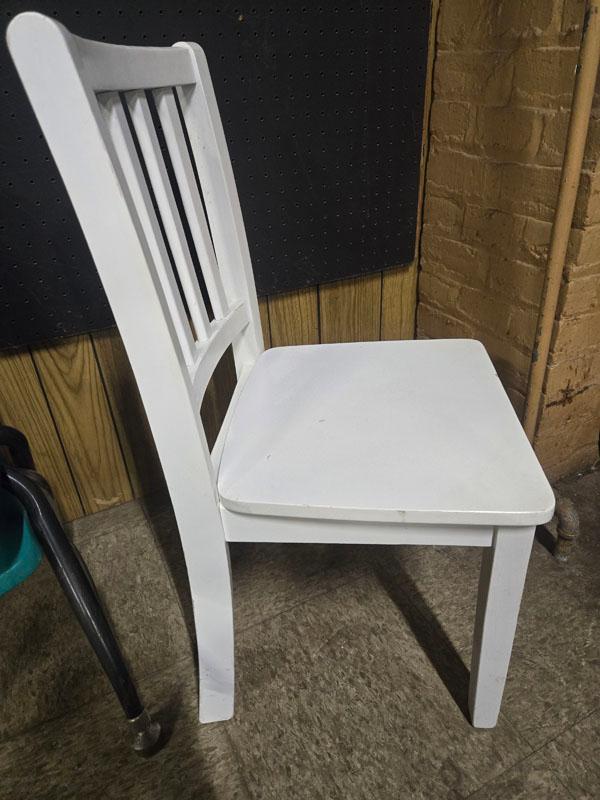 4 ASSORTED KIDS CHAIRS