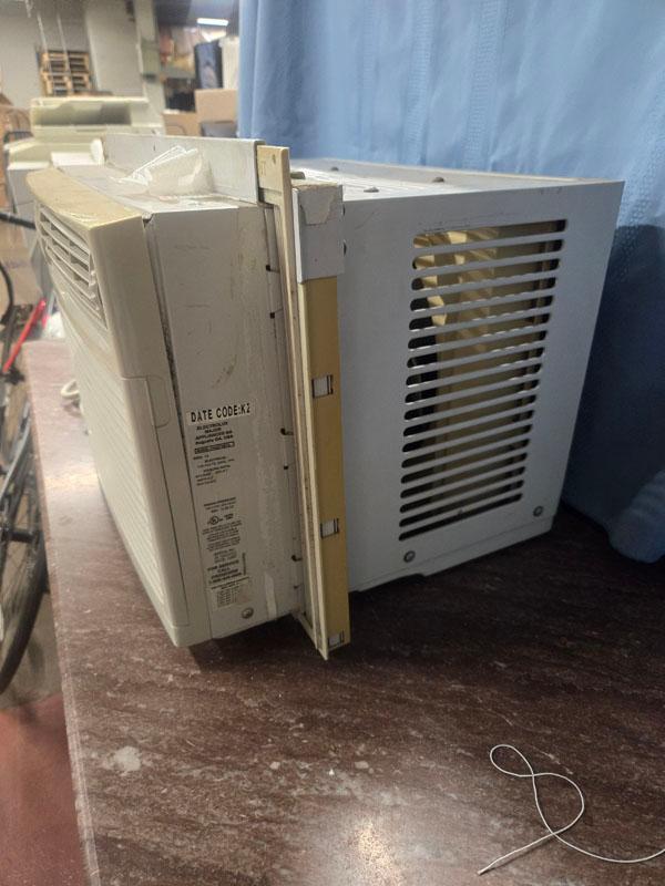 FRIGIDAIRE ELECTROLUX AIR CONDITIONER WINDOW UNIT - 6500 BTU