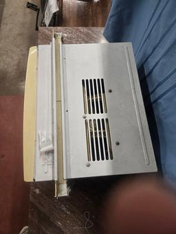 FRIGIDAIRE ELECTROLUX AIR CONDITIONER WINDOW UNIT - 6500 BTU