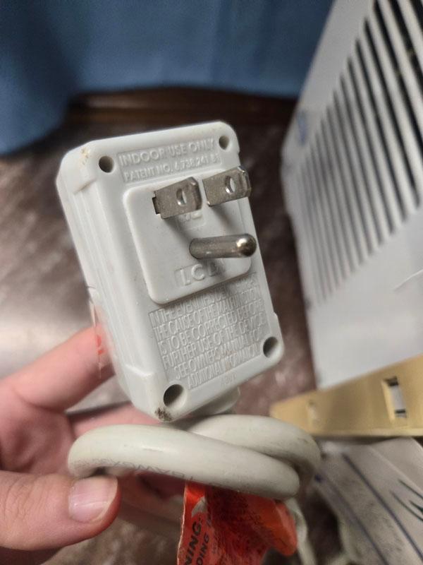 FRIGIDAIRE ELECTROLUX AIR CONDITIONER WINDOW UNIT - 6500 BTU