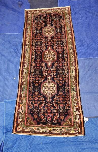 ORIENTAL TYPE RUNNER RUG MEASURING 10'11 X 4'4