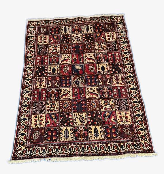 ORIENTAL TYPE AREA RUG MEASURING 9'10 X 7'3