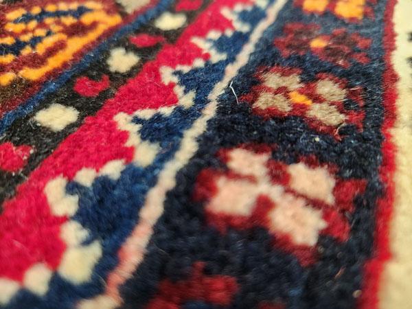 ORIENTAL TYPE AREA RUG MEASURING 9'10 X 7'3