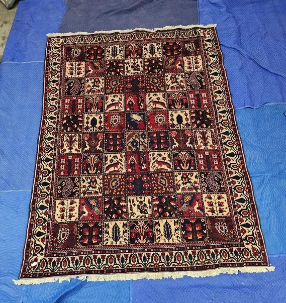ORIENTAL TYPE AREA RUG MEASURING 9'10 X 7'3