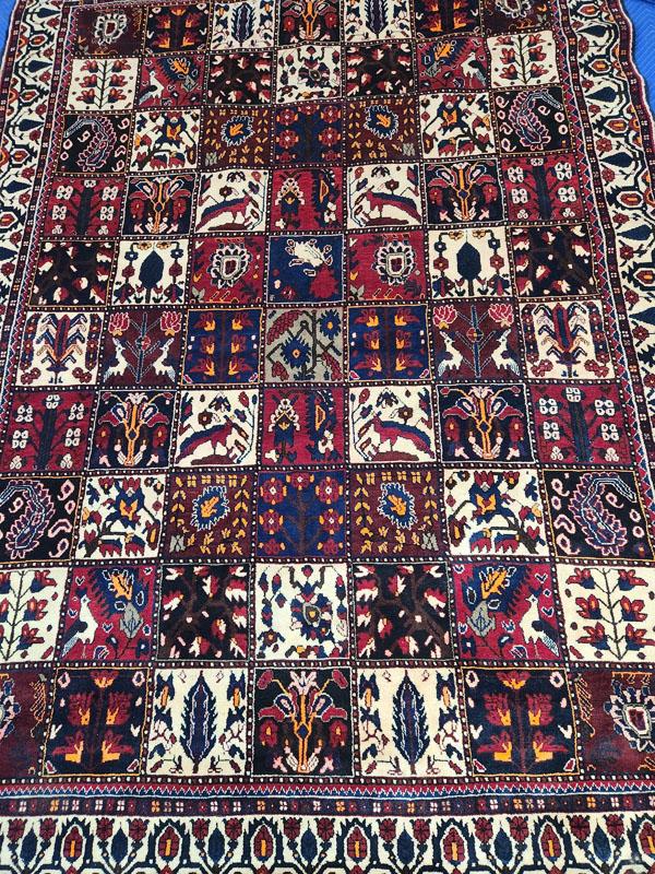ORIENTAL TYPE AREA RUG MEASURING 9'10 X 7'3